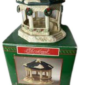 Holiday Gazebo with Wreaths